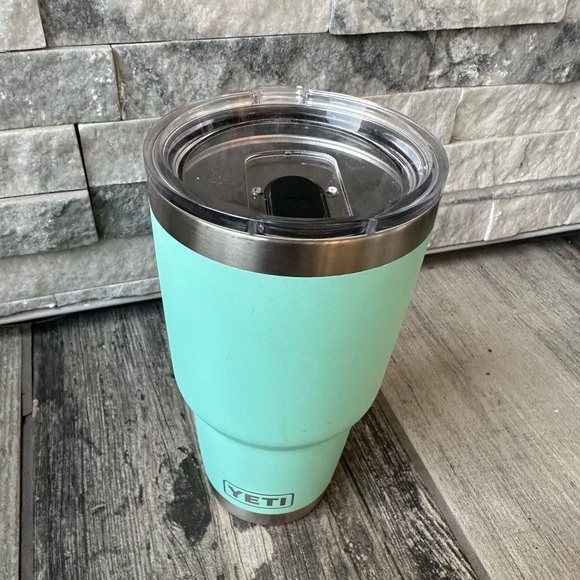 YETI Rambler Stainless Steel Tumbler with Magslider Lid 30oz Seafoam - Picture 4 of 10